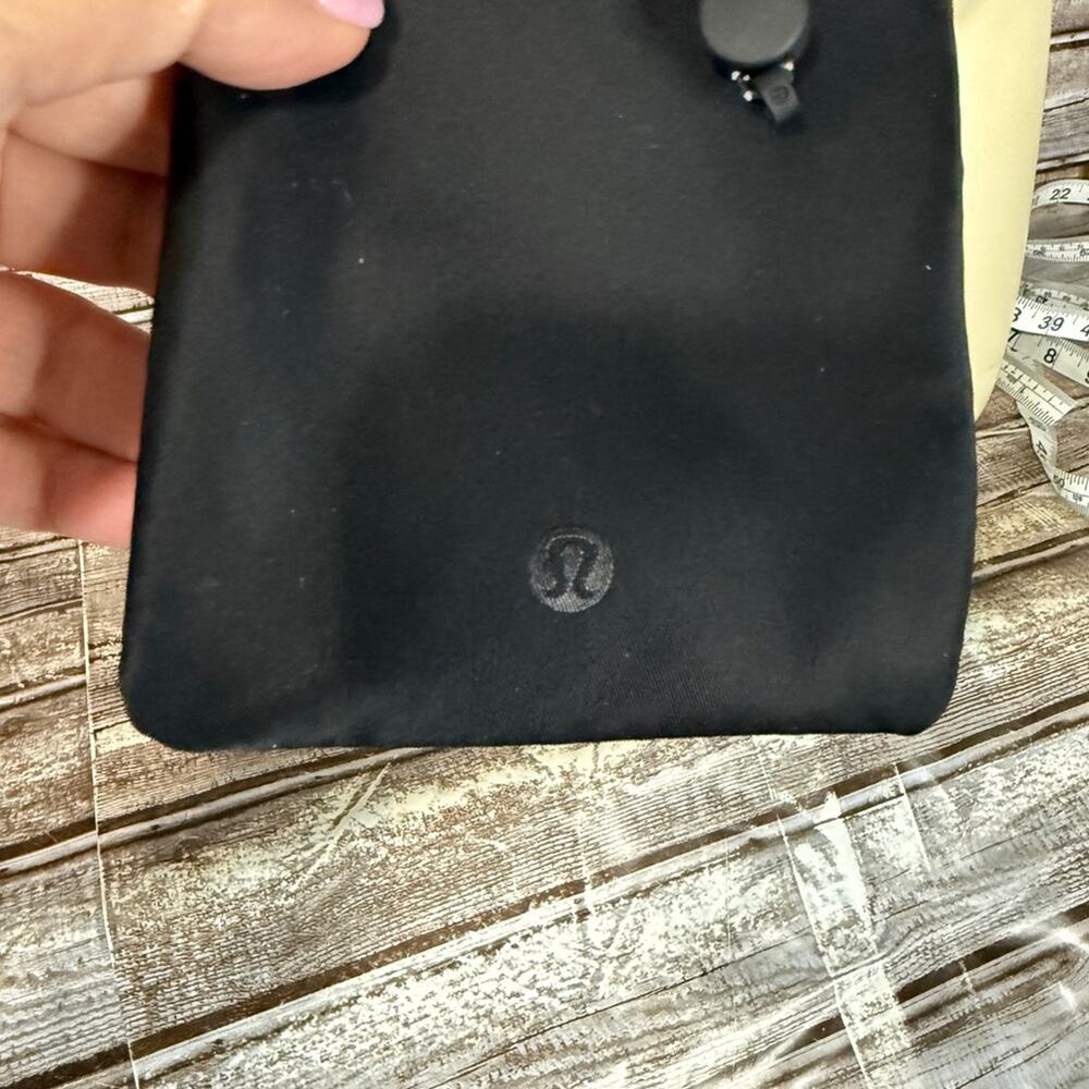 Lululemon Play Forward Crossbody pouch New - see notes - Picture 2 of 6